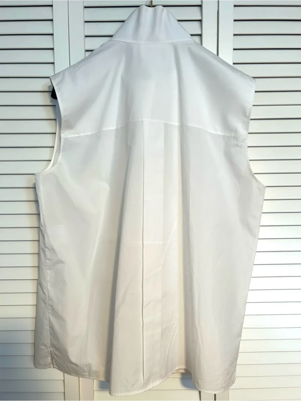 CHANEL White Sleeveless Pleated Front Shirt with Stand Collar